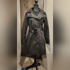 GUESS Women's Double Breasted Trenchcoat! (Condition reflects the price)